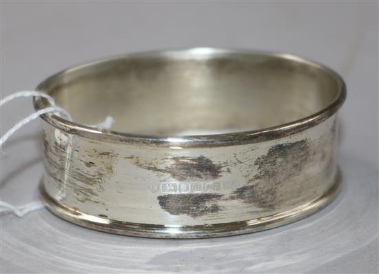 A modern silver serviette ring.